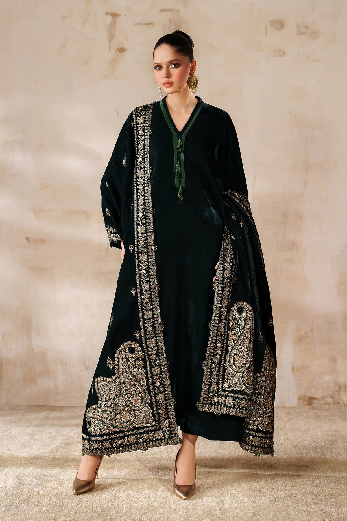 EMBROIDERED VELVET SHAWL VS-63