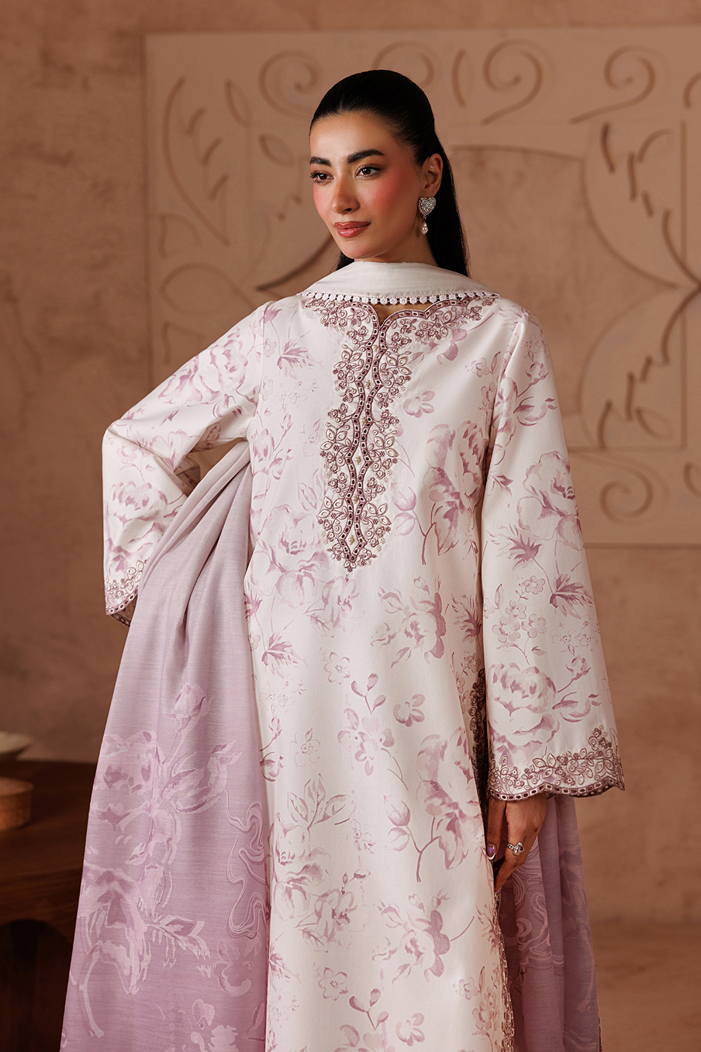 UE-704 Printed Lawn