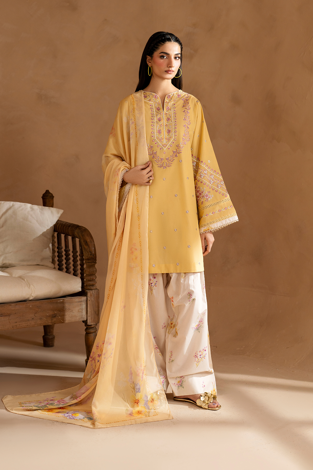 UE-473 Embroidered Lawn