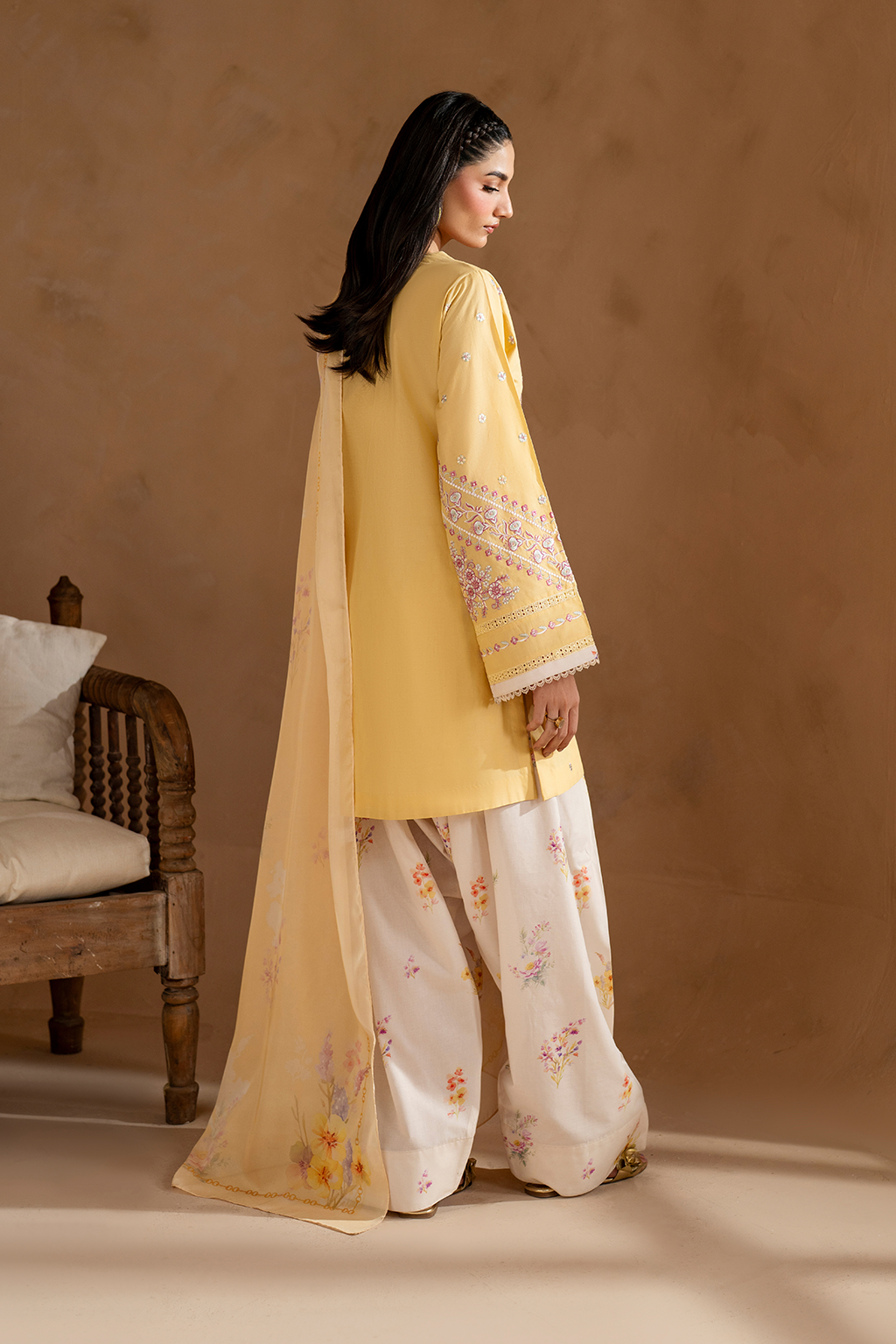 UE-473 Embroidered Lawn