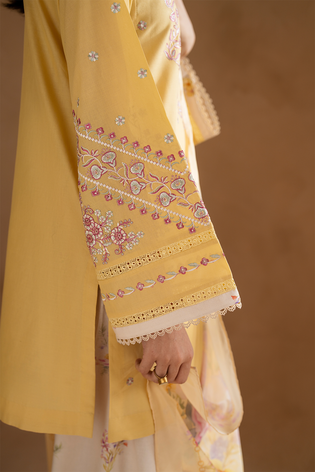UE-473 Embroidered Lawn