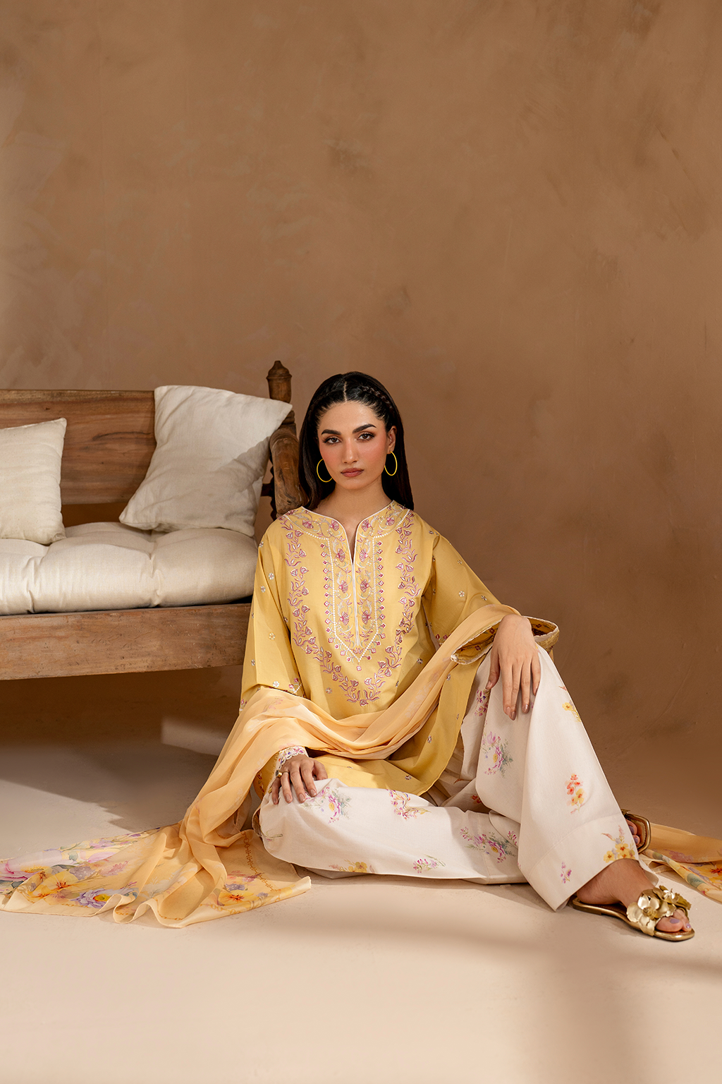 UE-473 Embroidered Lawn