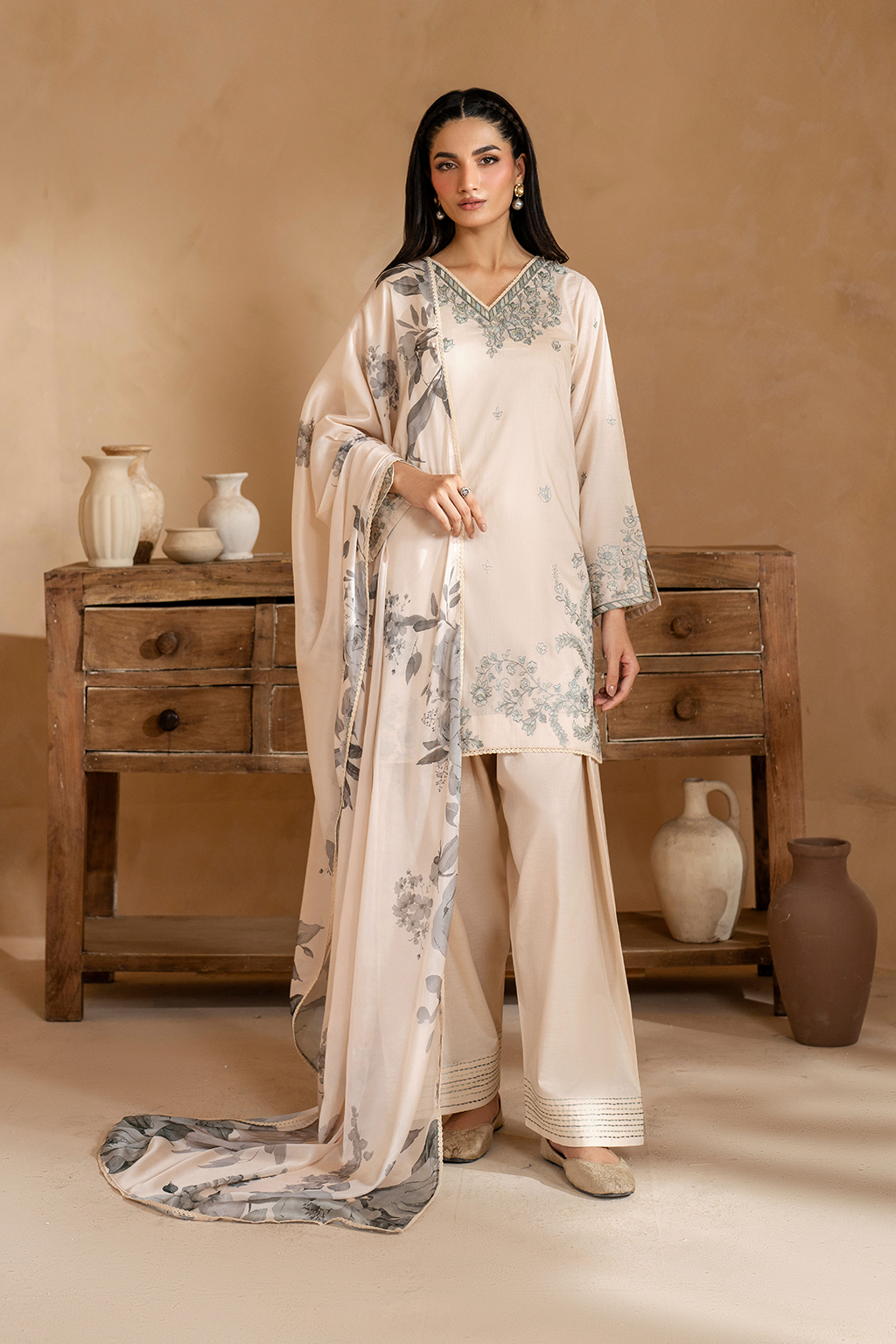 UE-485 Embroidered Lawn