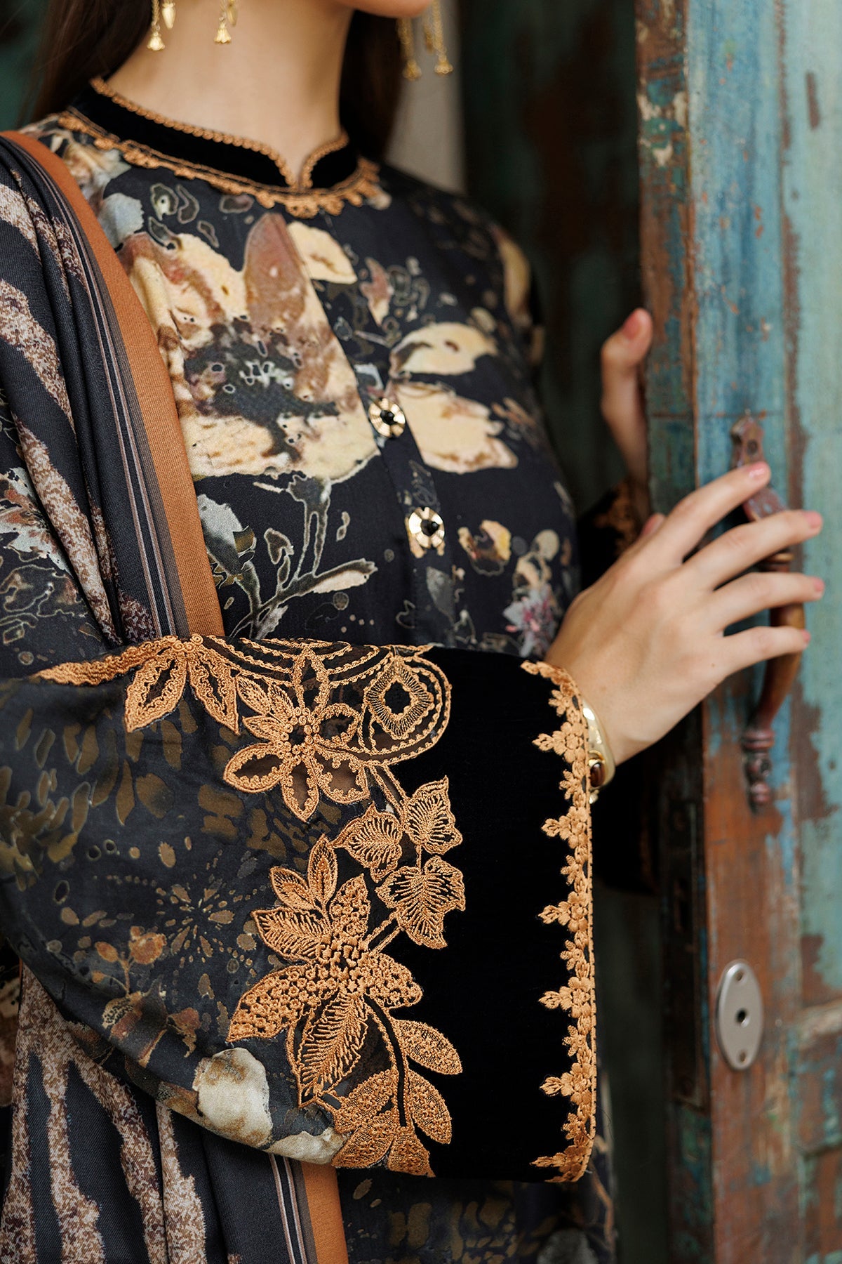 EMBROIDERED VISCOSE SILK UF-4588