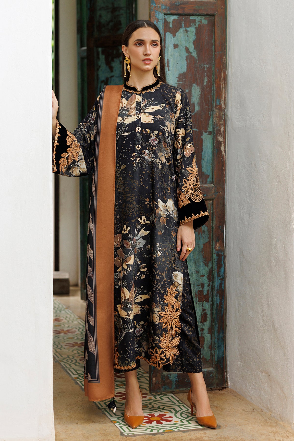 EMBROIDERED VISCOSE SILK UF-4588