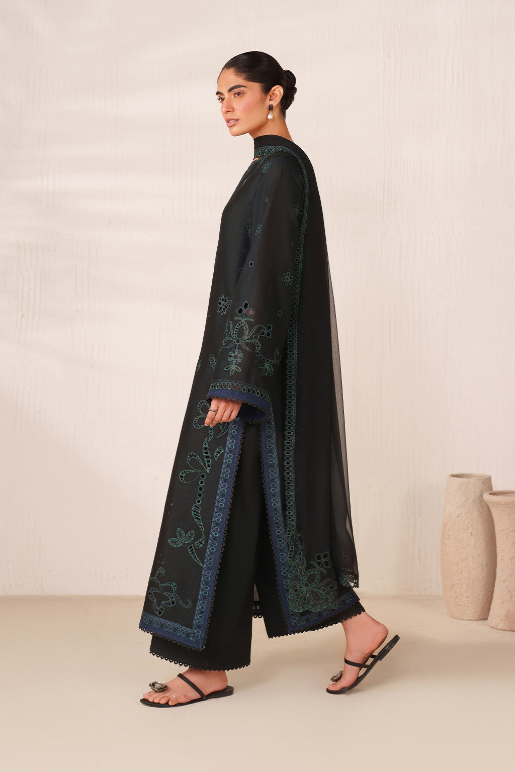 UE-628 Embroidered Lawn