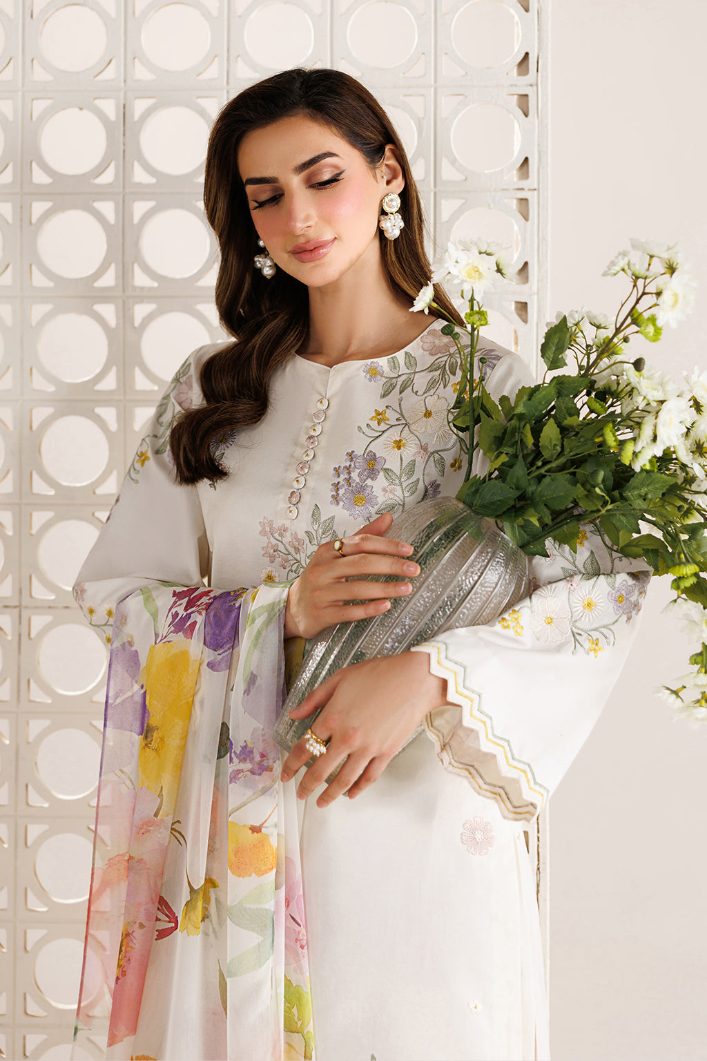UE-683 Embroidered Lawn