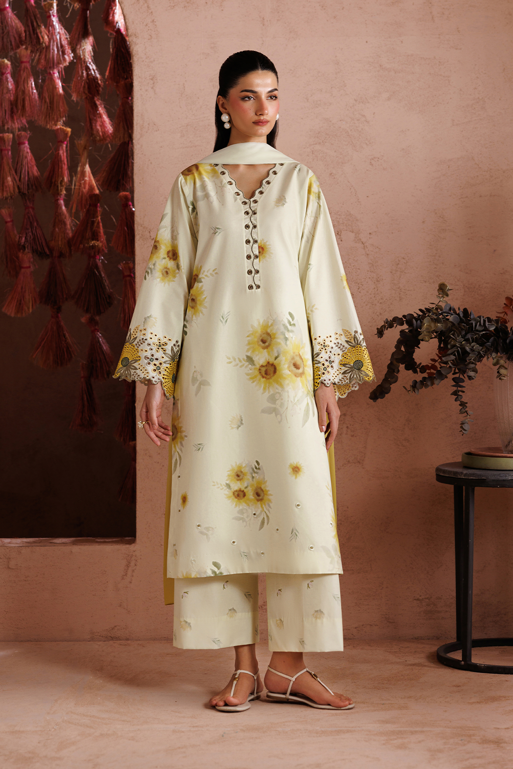UE-711 Embroidered Lawn