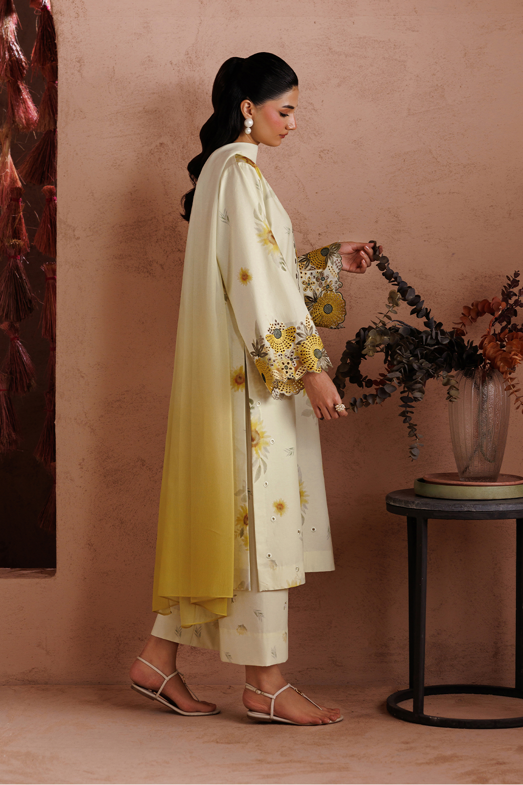 UE-711 Embroidered Lawn
