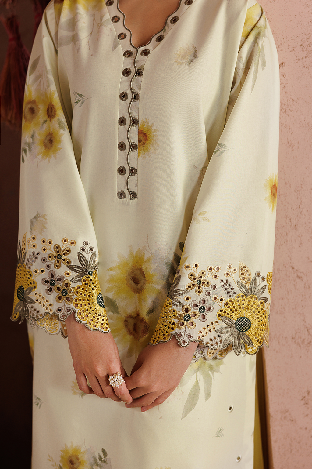UE-711 Embroidered Lawn