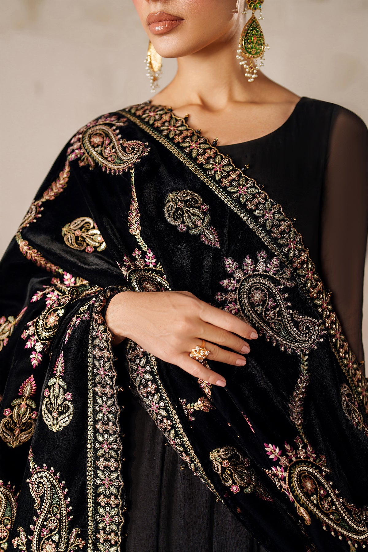 EMBROIDERED VELVET SHAWL VS-61