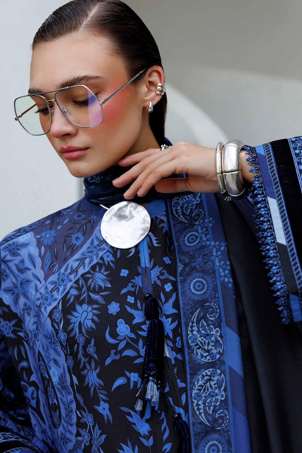 EMBROIDERED VISCOSE SILK UF-4602