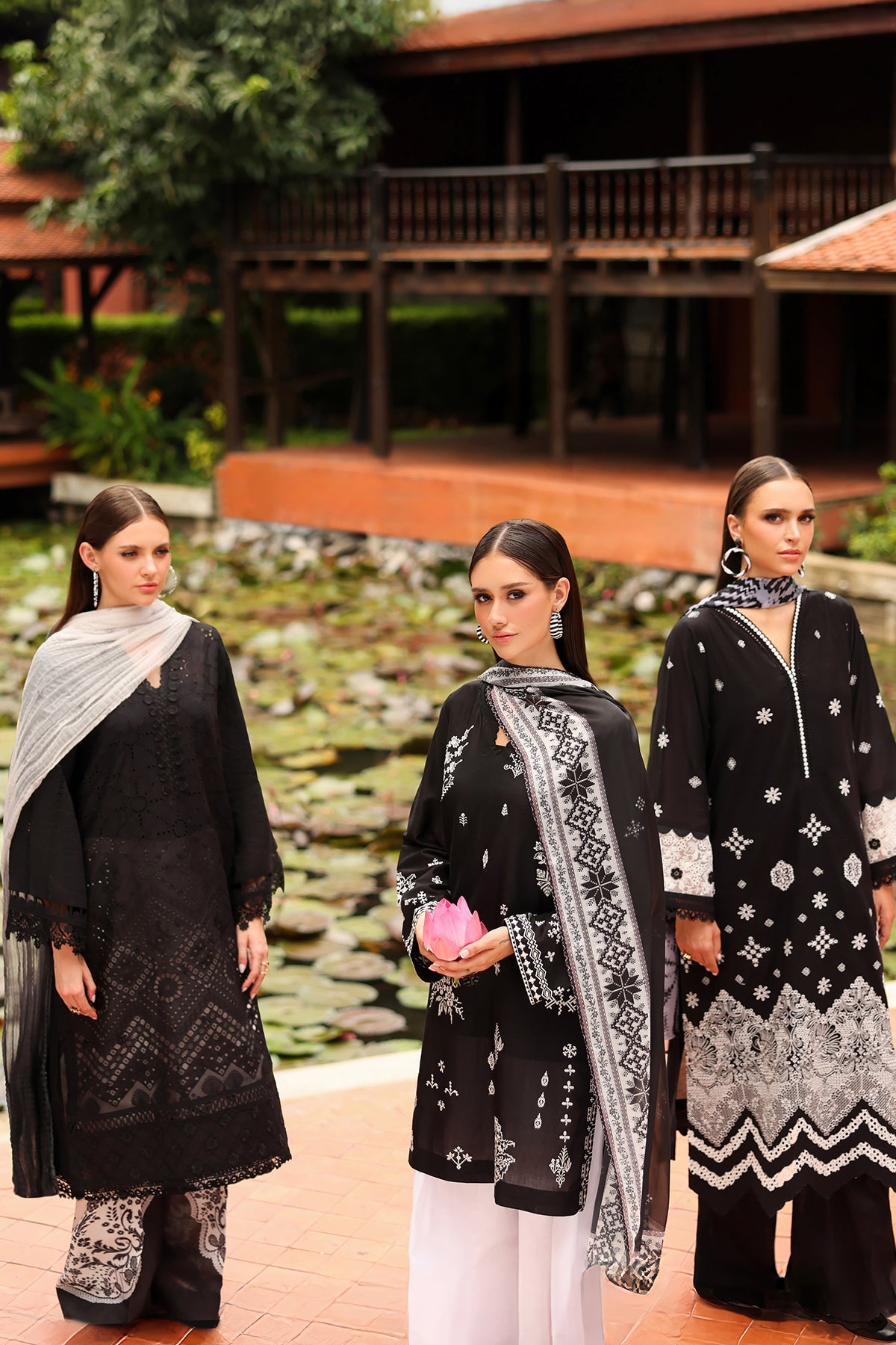 EMBROIDERED LAWN UF-4194