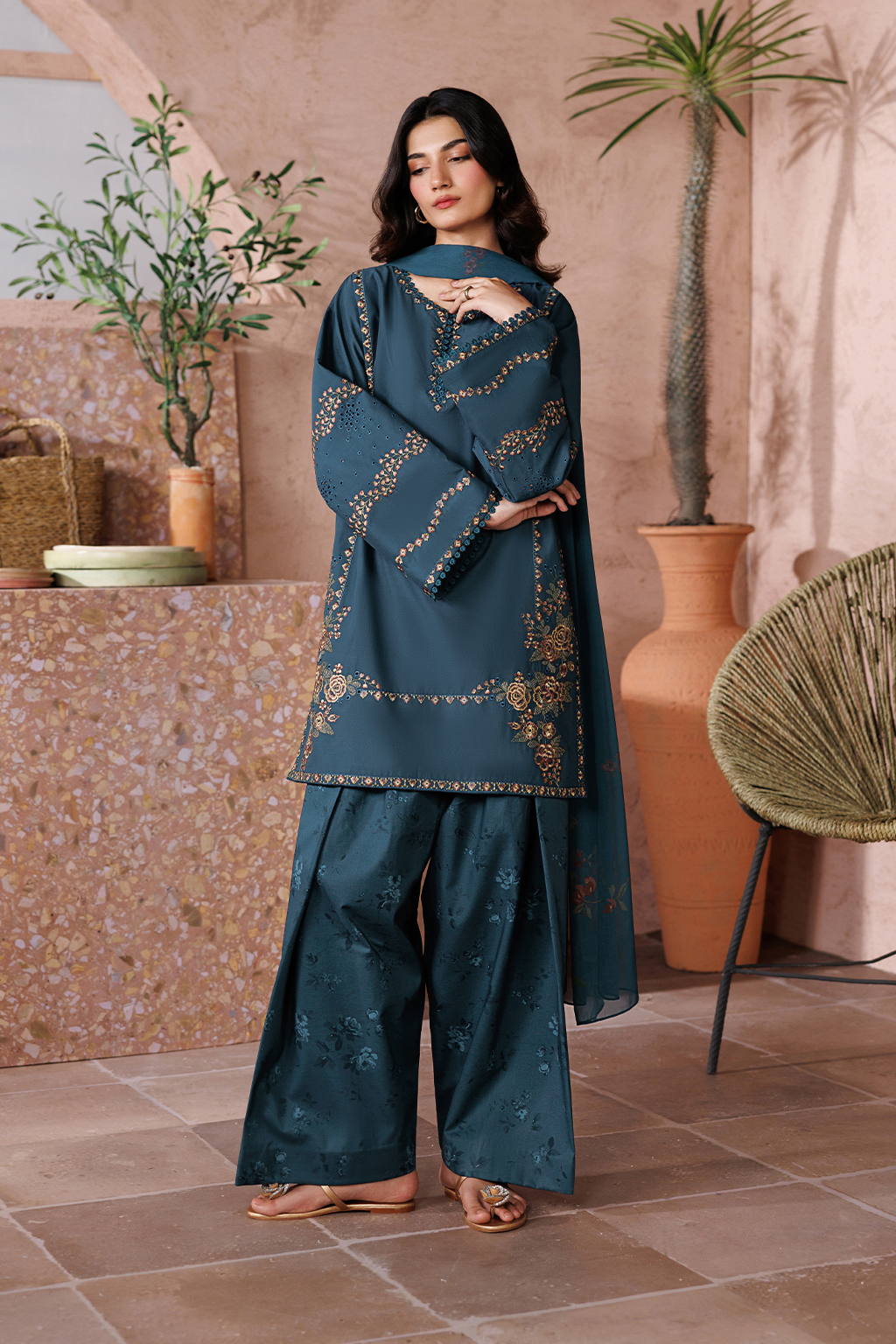 UE-701 Embroidered Lawn
