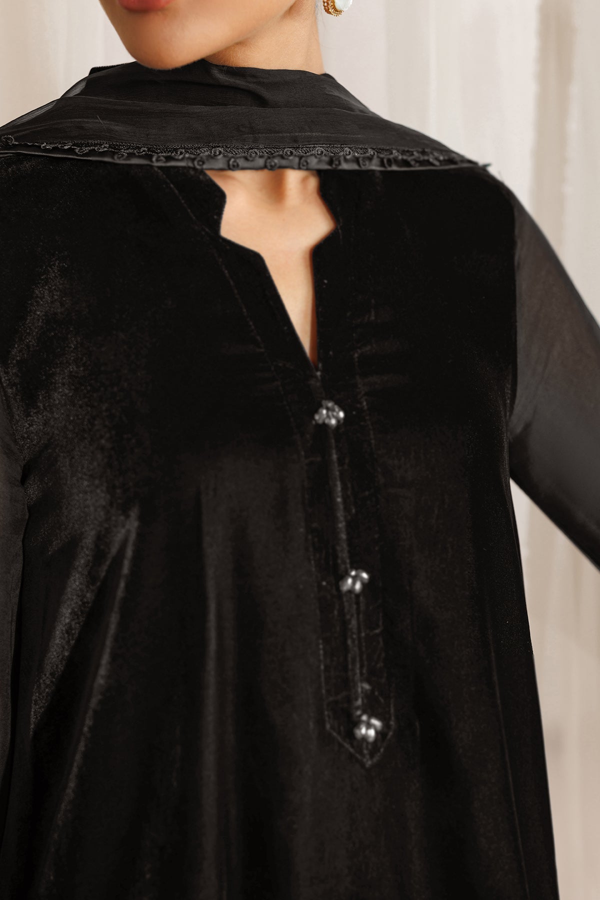 EMBROIDERED VELVET PR-1382