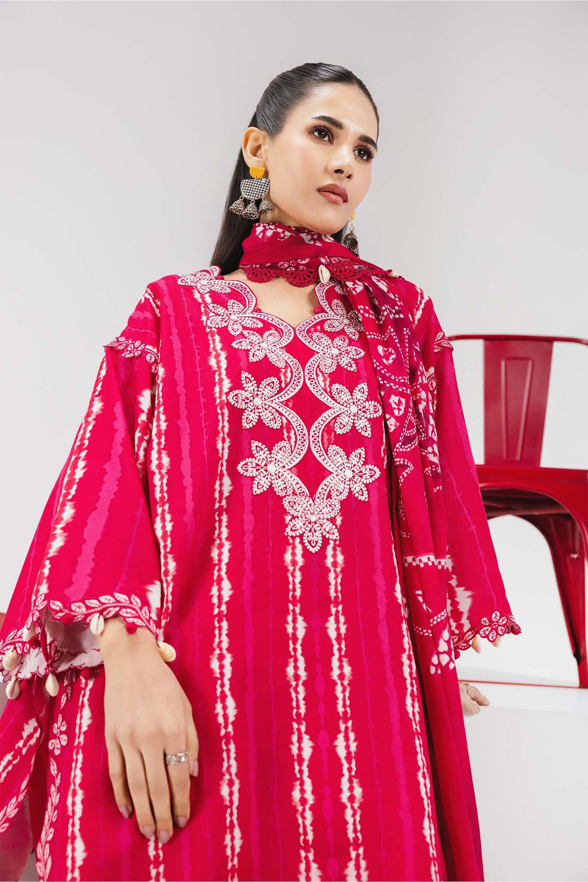 3 Pc Unstitched Embroidered Lawn Suit