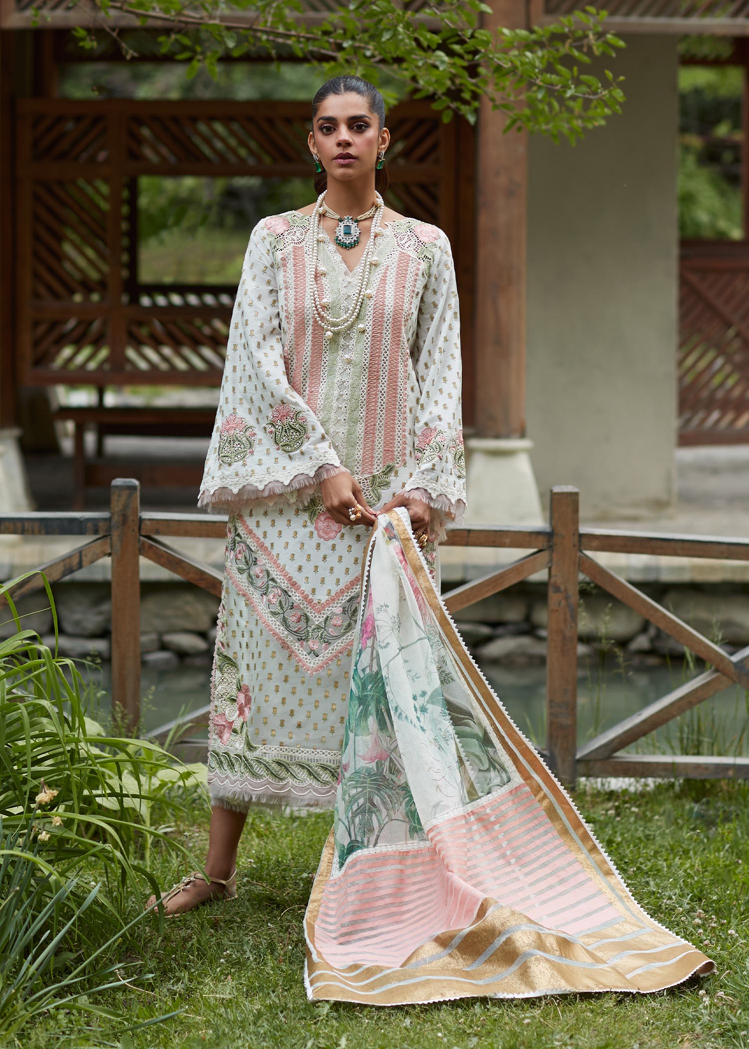 https://cdn.shopify.com/s/files/1/0634/9714/2487/products/14_5f8e574f-10b4-40fc-8576-ac01583c0e2e.jpg?v=1686997832