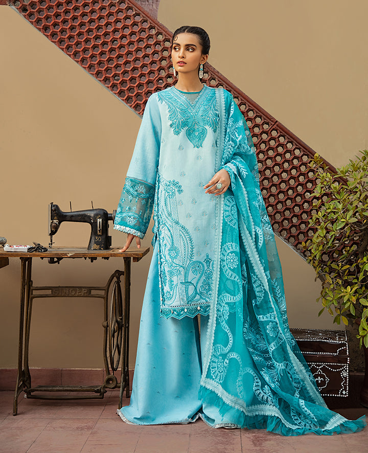 Tierra - Mawra Hocane