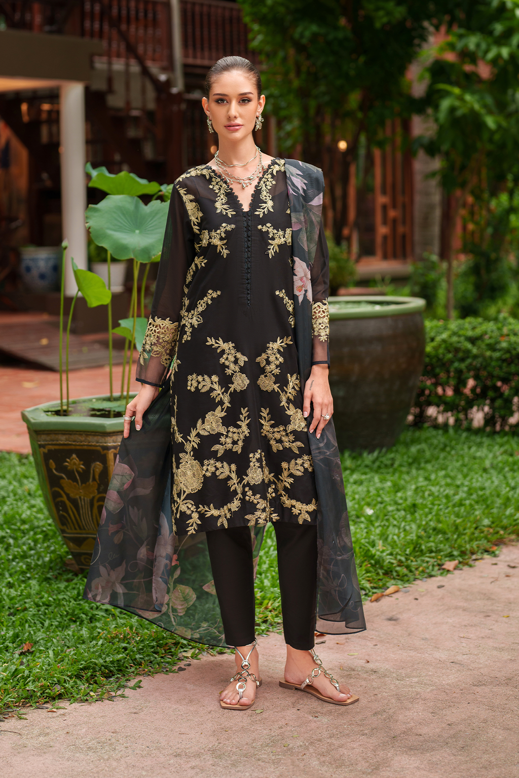 UE-512 Embroidered Lawn