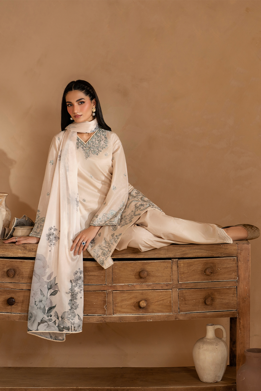 UE-485 Embroidered Lawn