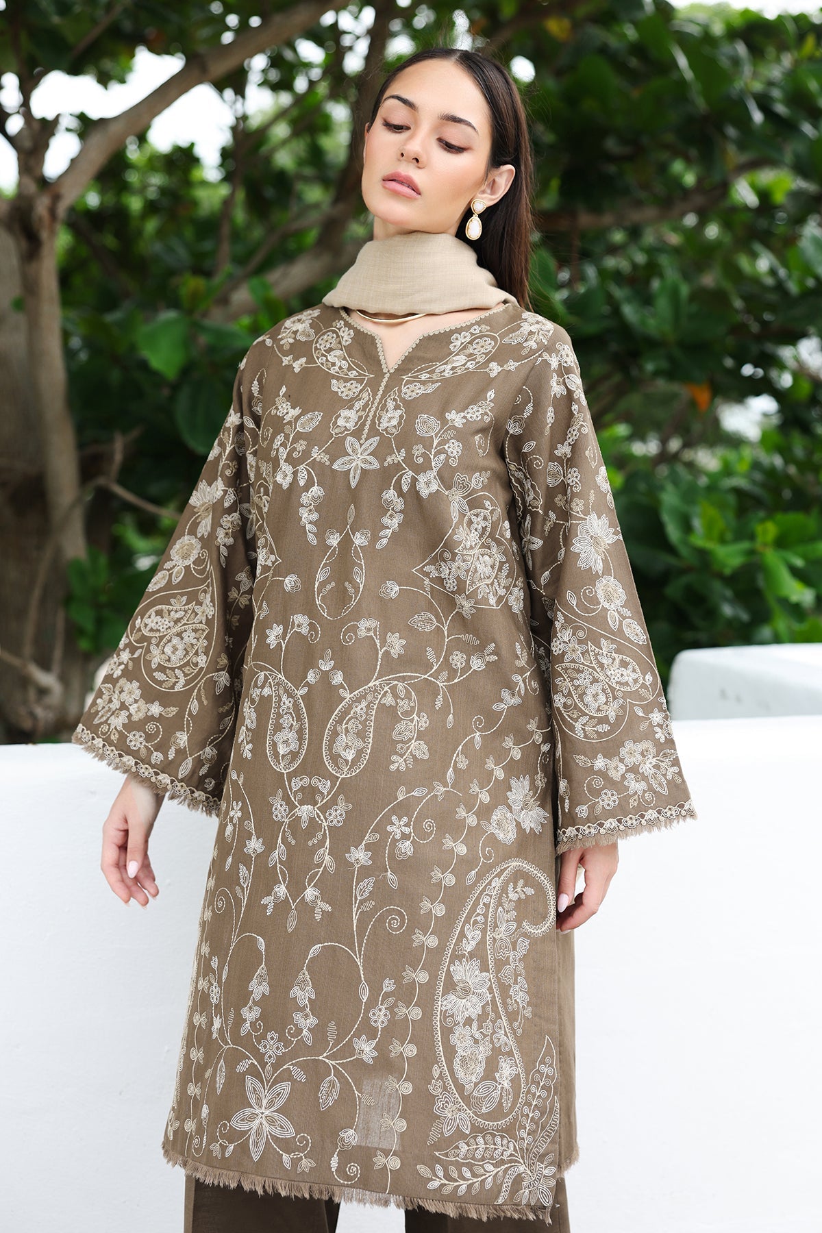 EMBROIDERED KHADDAR SF-4618