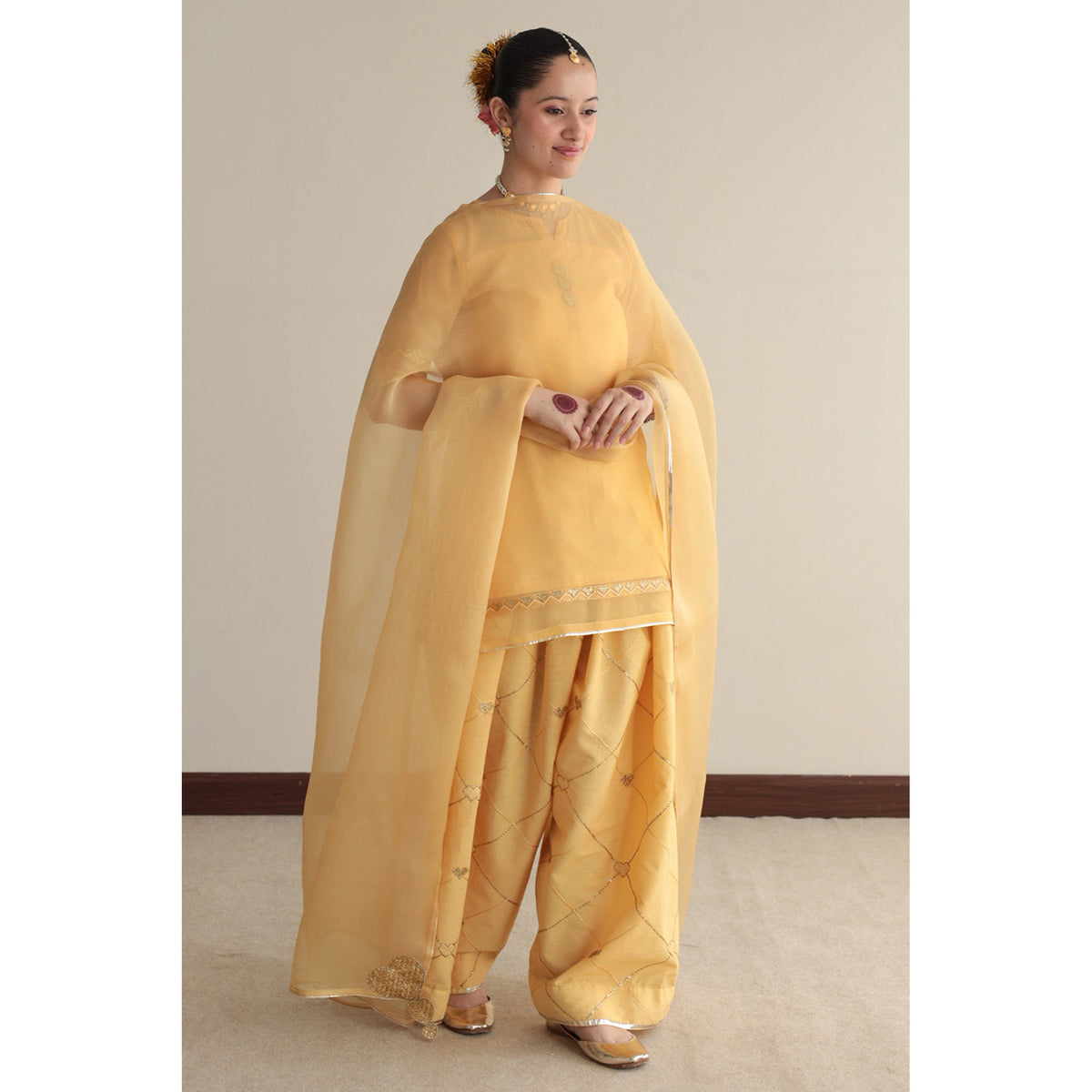 Buttercup Yellow Outfit