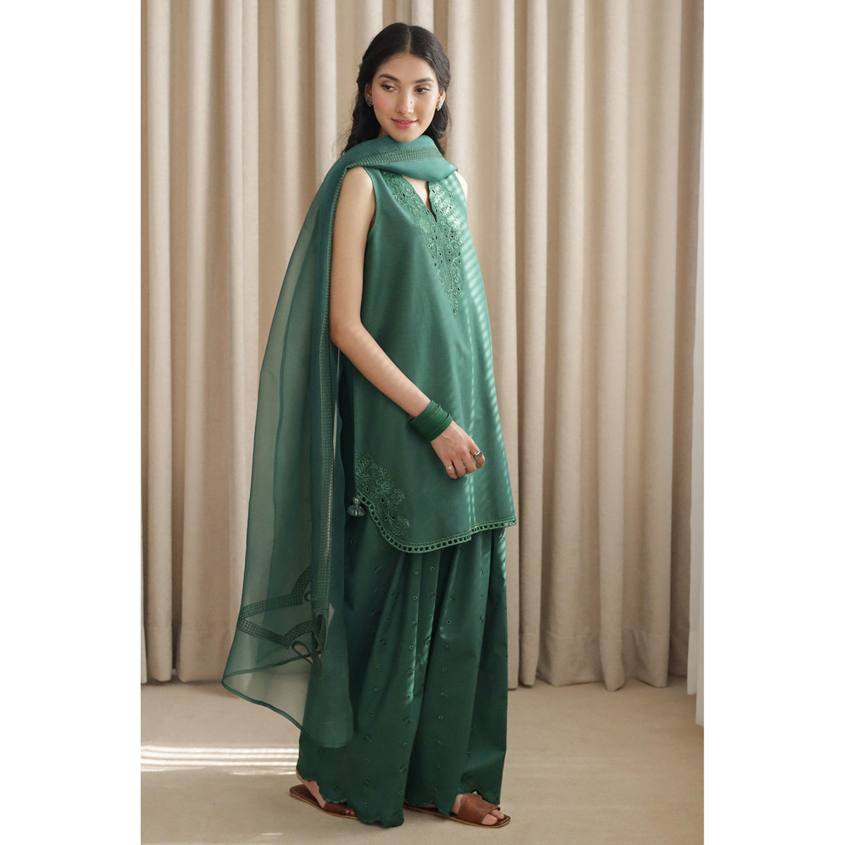 Castleton Green Outfit