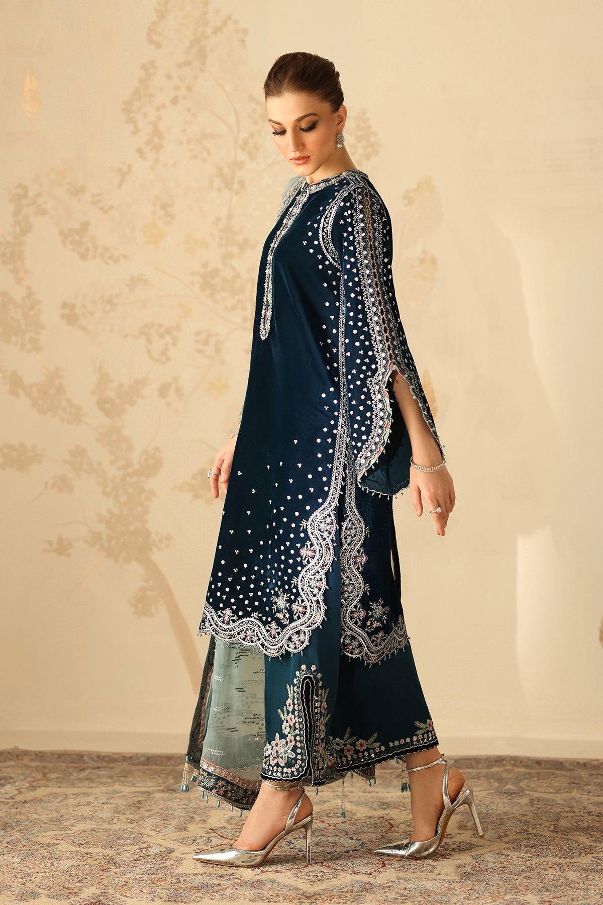 EMBROIDERED VELVET SF-4310