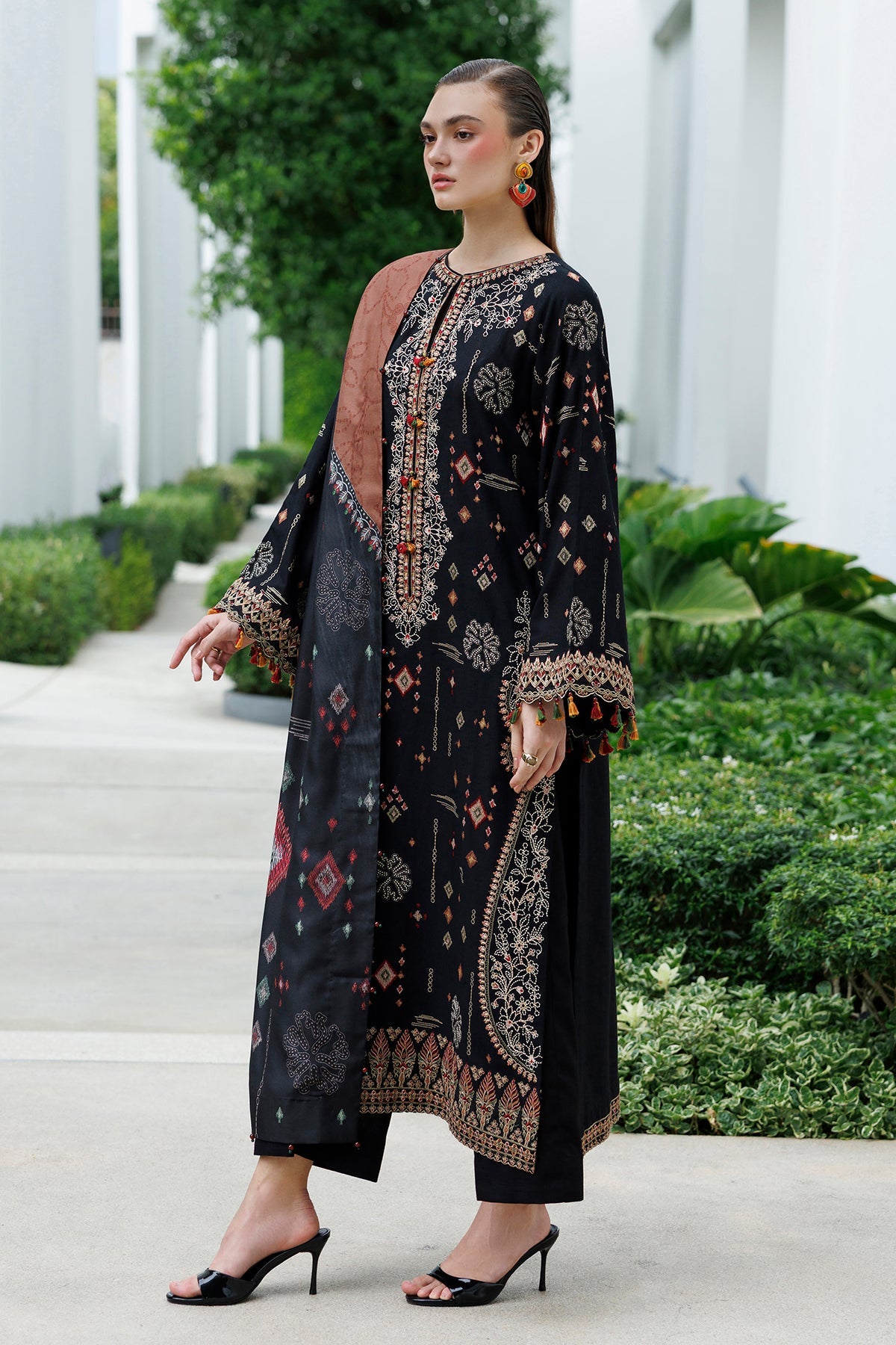 EMBROIDERED KHADDAR SF-4596