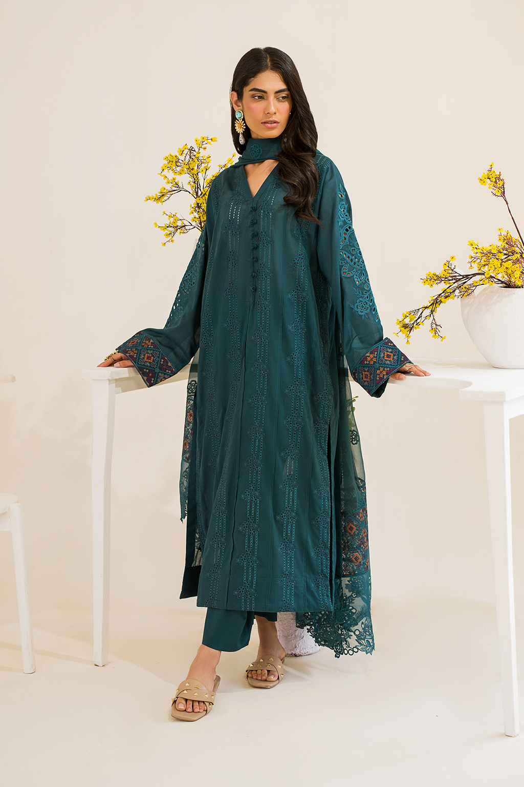 UE-161 Embroidered Lawn