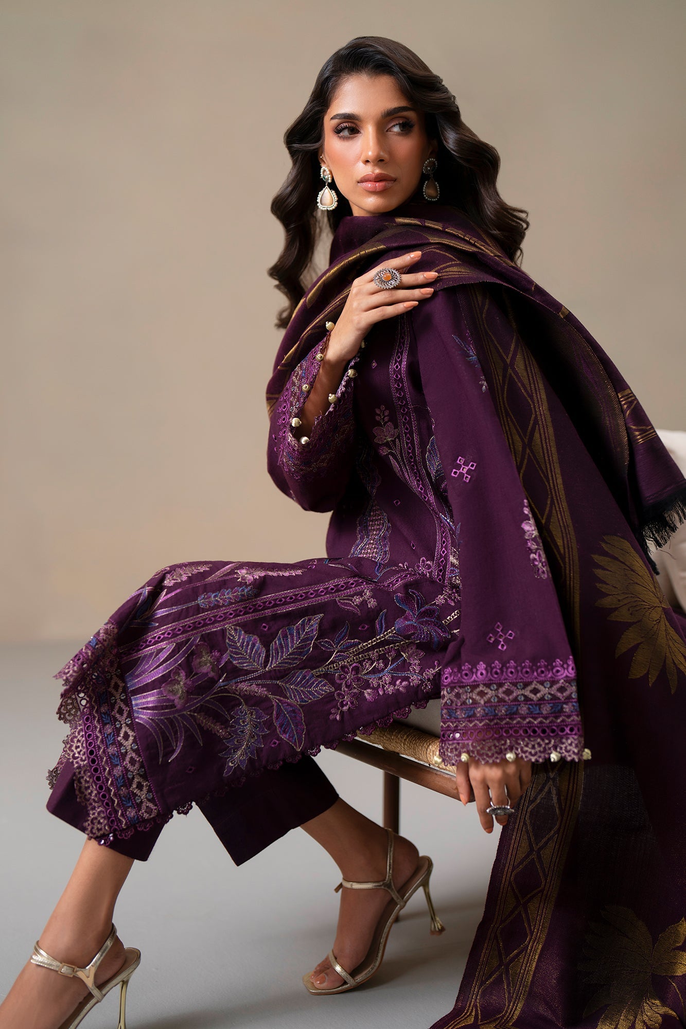 EMBROIDERED SUIT (E0805/203/516)