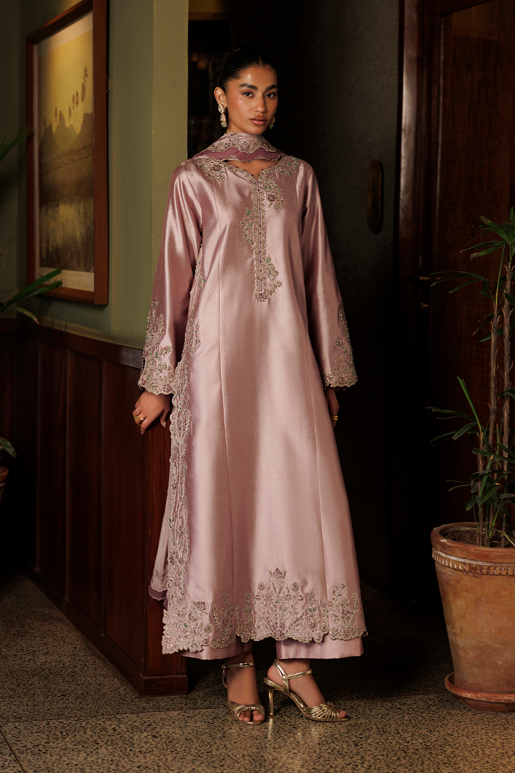 UE-719 Embroidered Jacquard Sheesha Silk