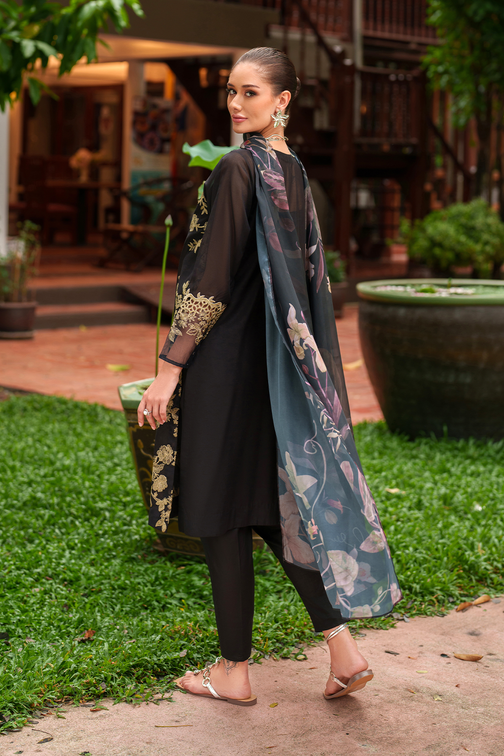 UE-512 Embroidered Lawn