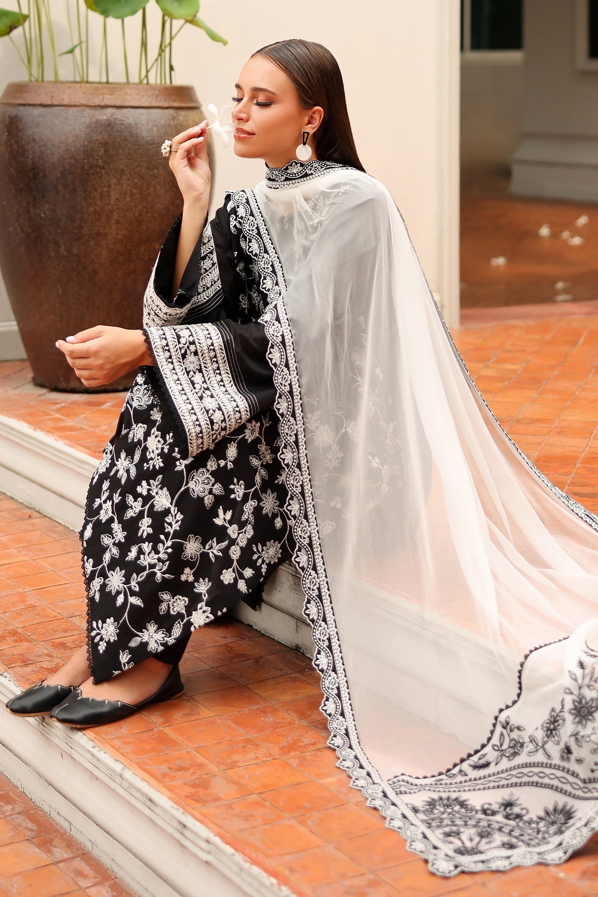 EMBROIDERED LAWN UF-4195