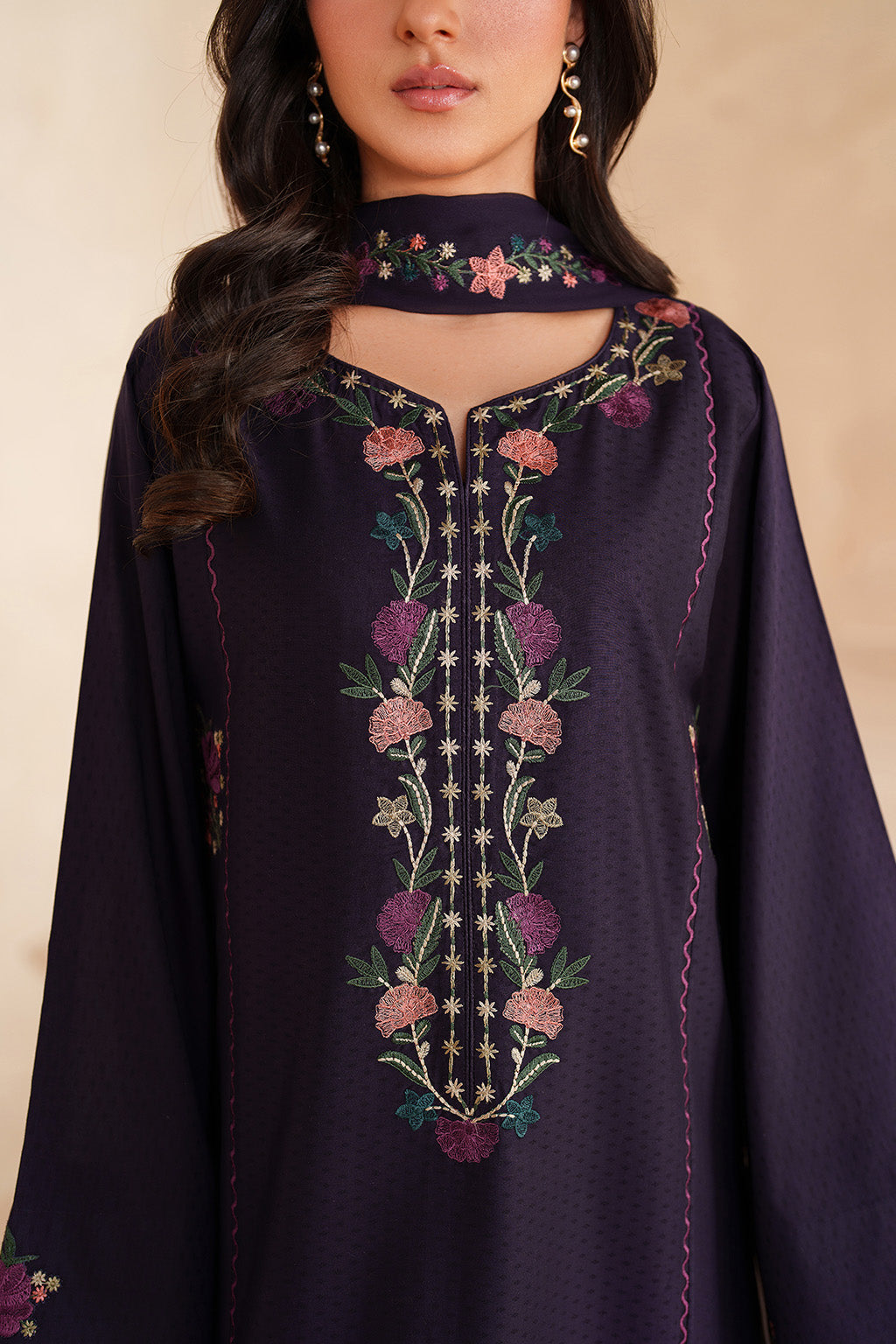 UE-599 Embroidered Lawn