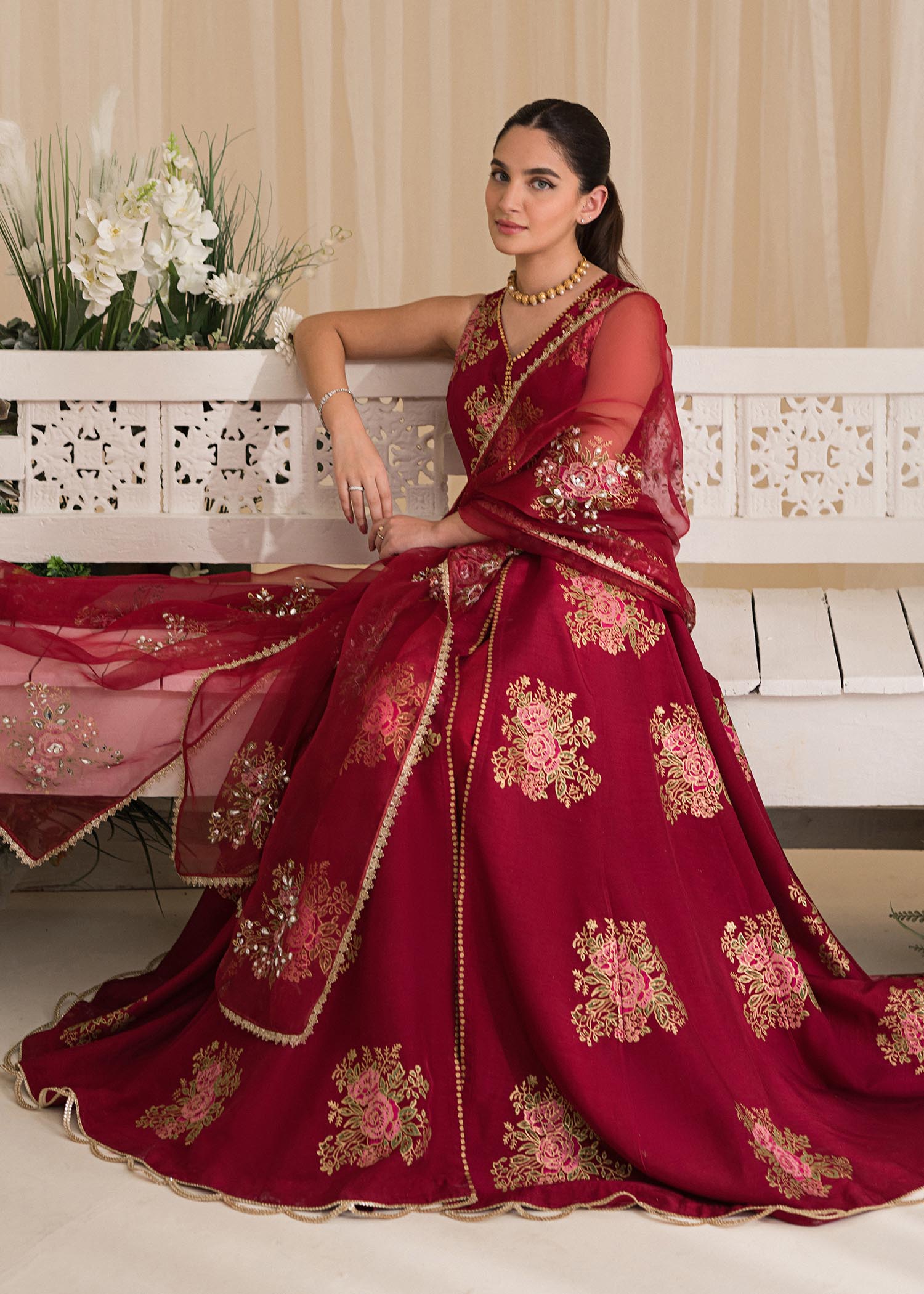 sadaf-fawad-khan-pool-85911440