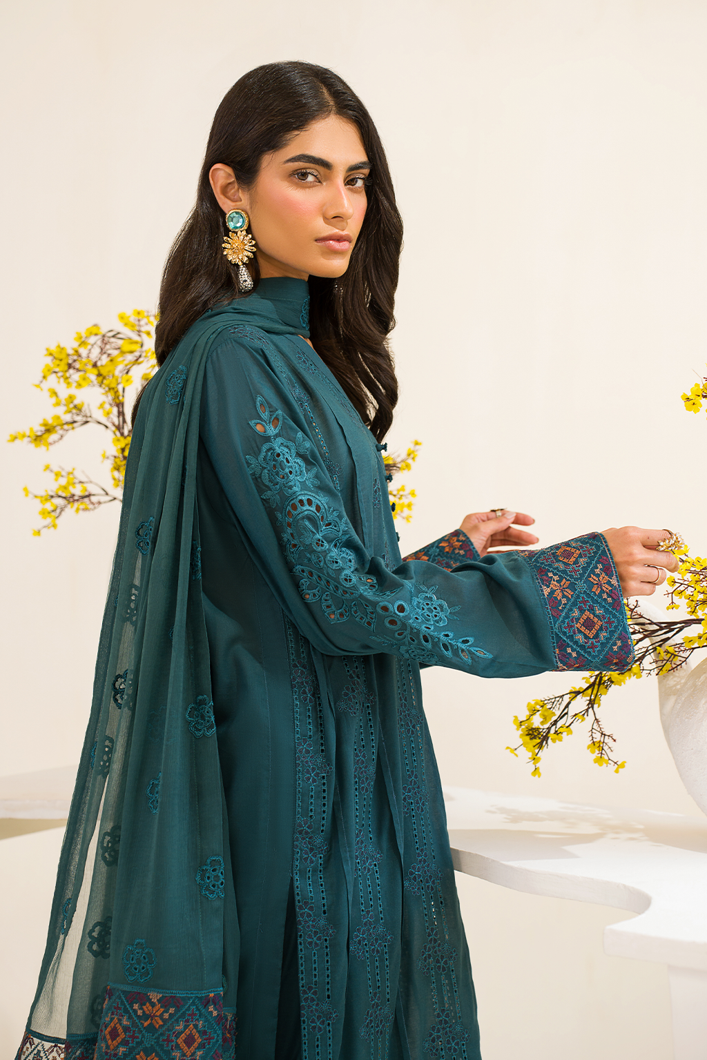 UE-161 Embroidered Lawn
