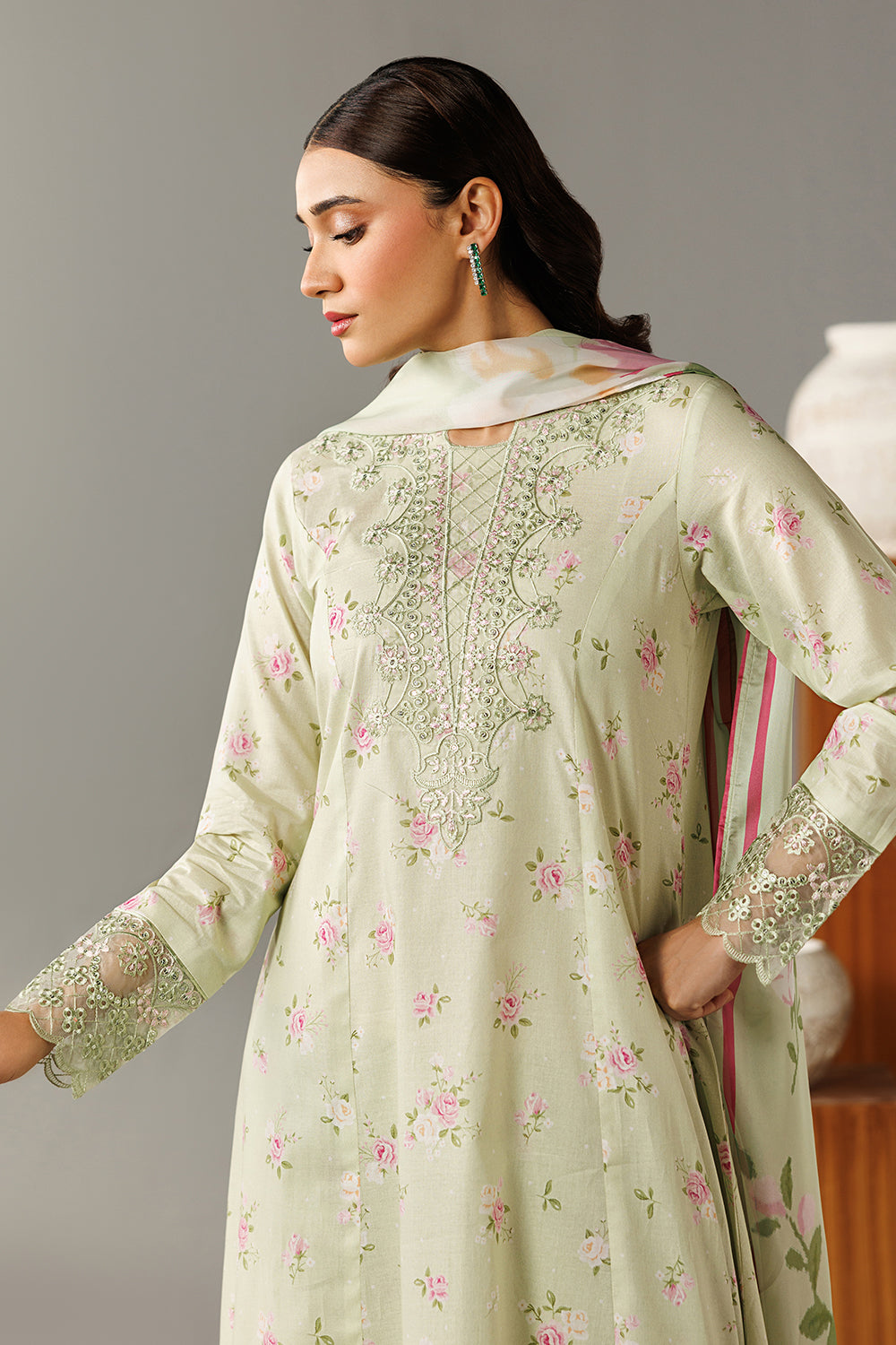 Embroidered Lawn DT-26-13