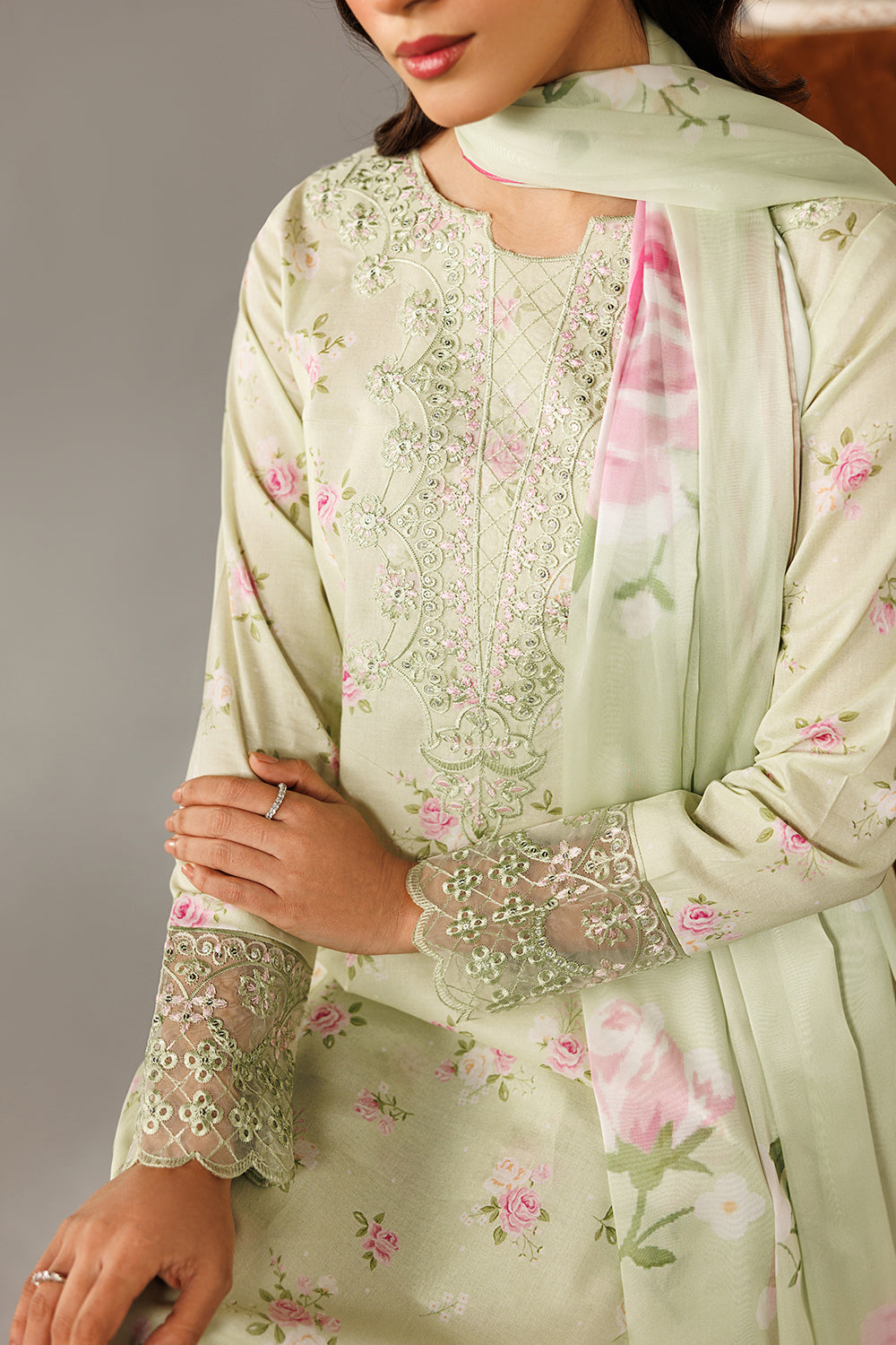 Embroidered Lawn DT-26-13