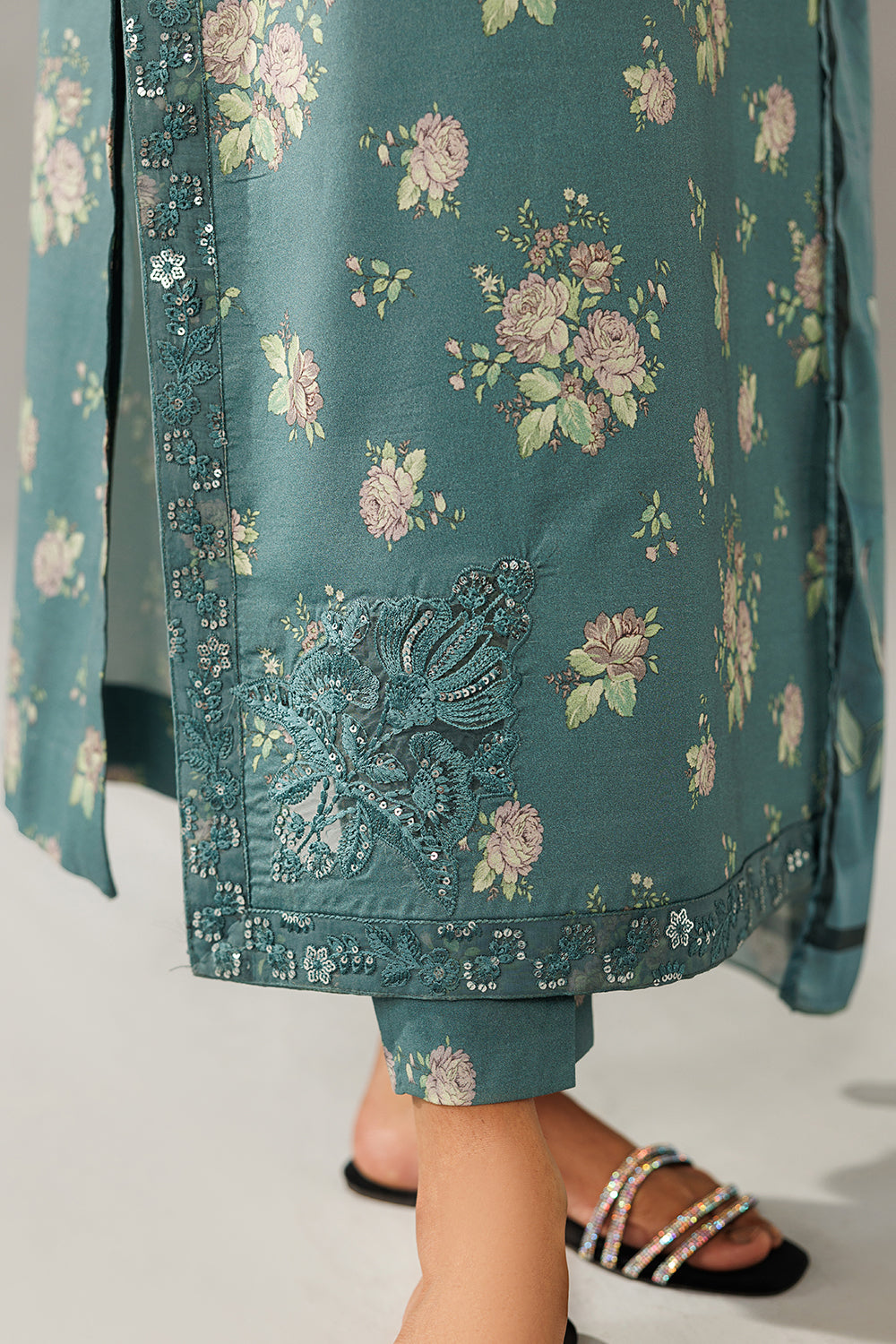 Embroidered Lawn DT-26-16