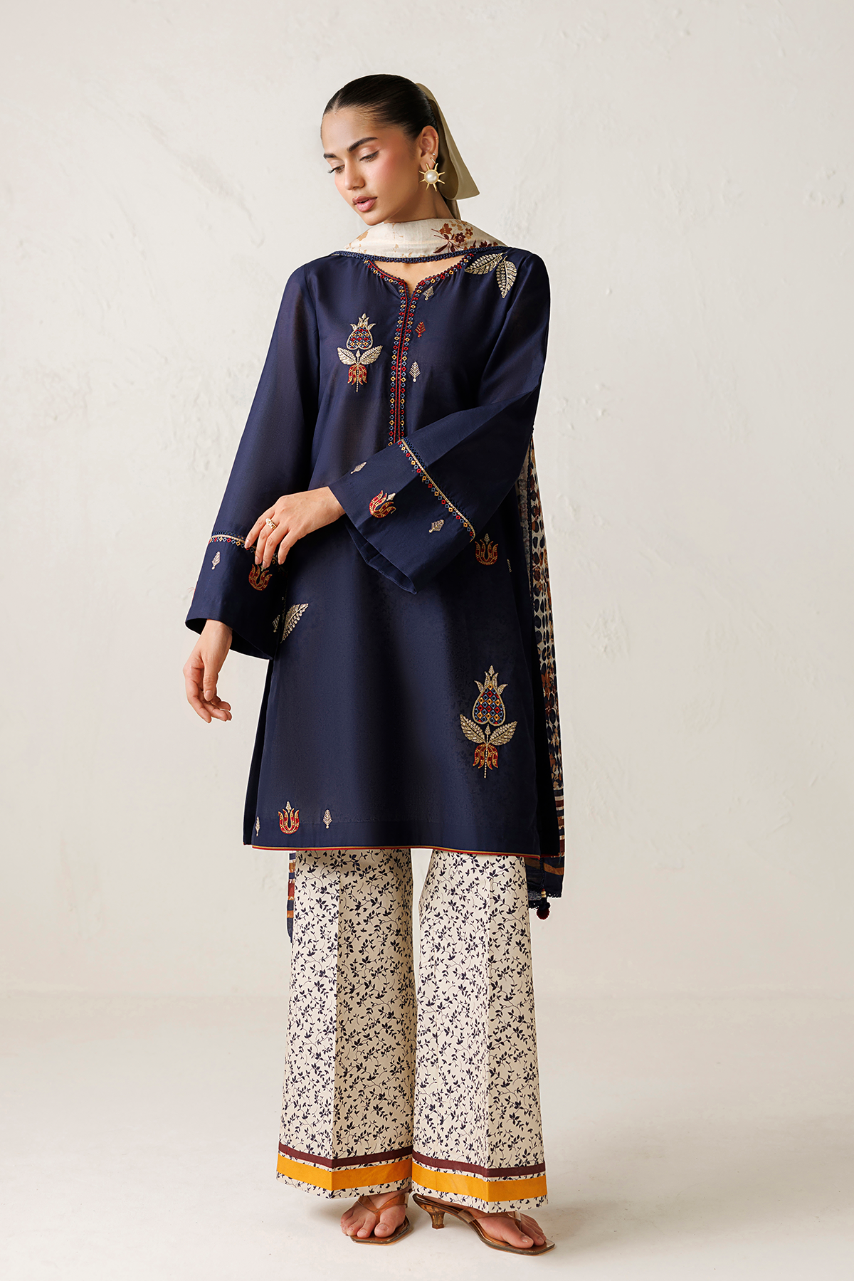 EMBROIDERED LAWN USE-9390