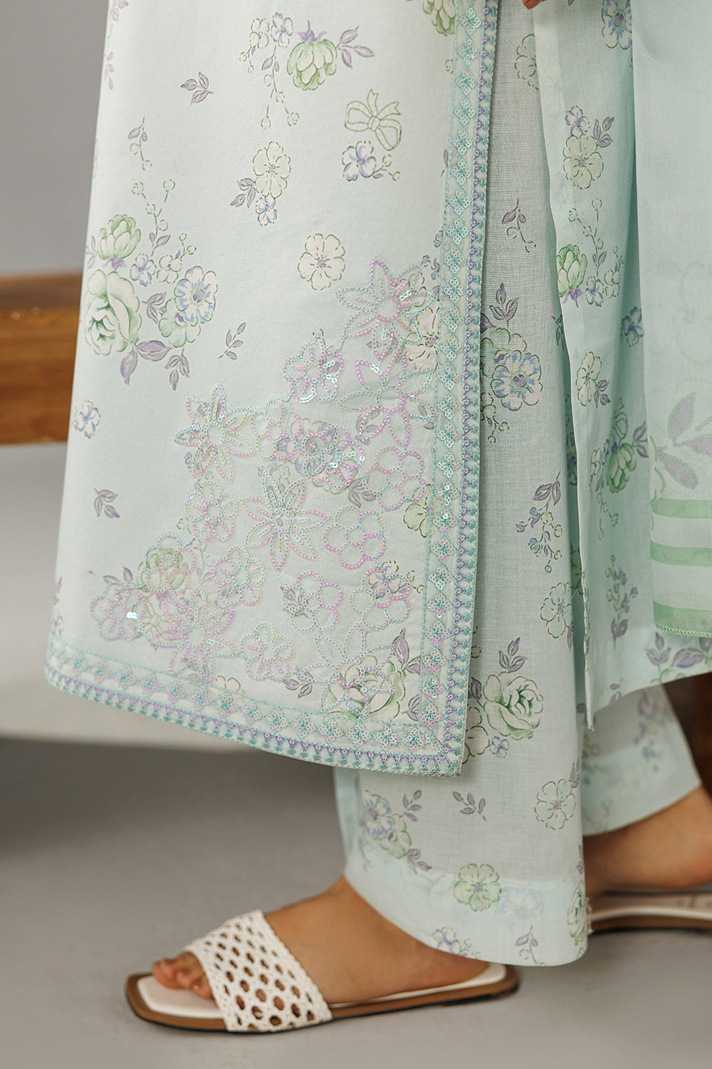 Embroidered Lawn DT-26-11