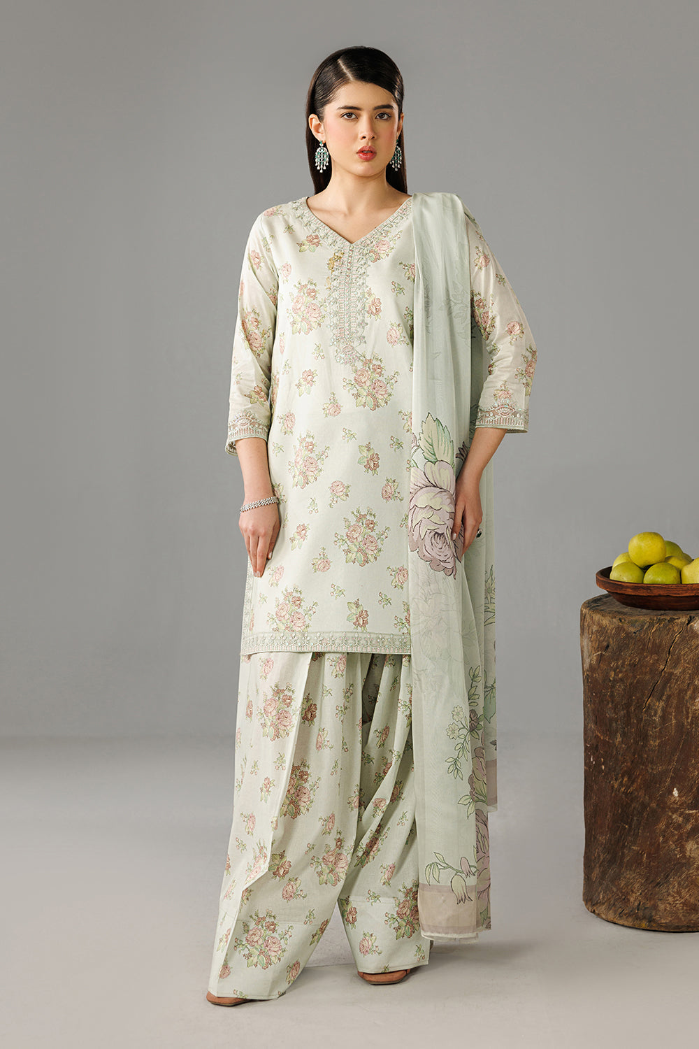 Embroidered Lawn DT-26-18