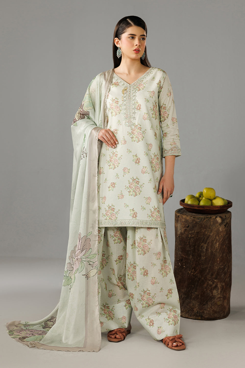 Embroidered Lawn DT-26-18