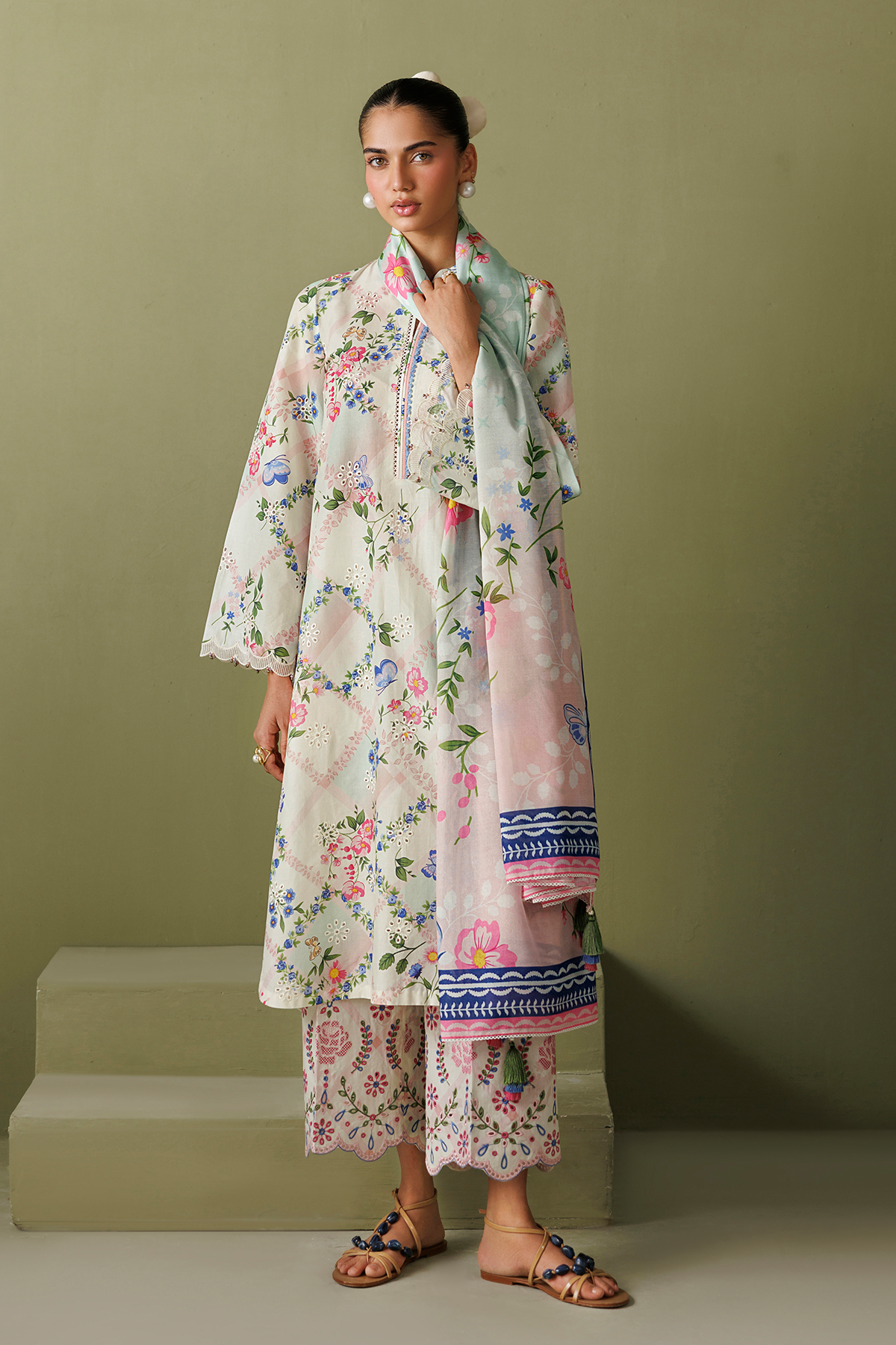 EMBROIDERED LAWN USE-9385