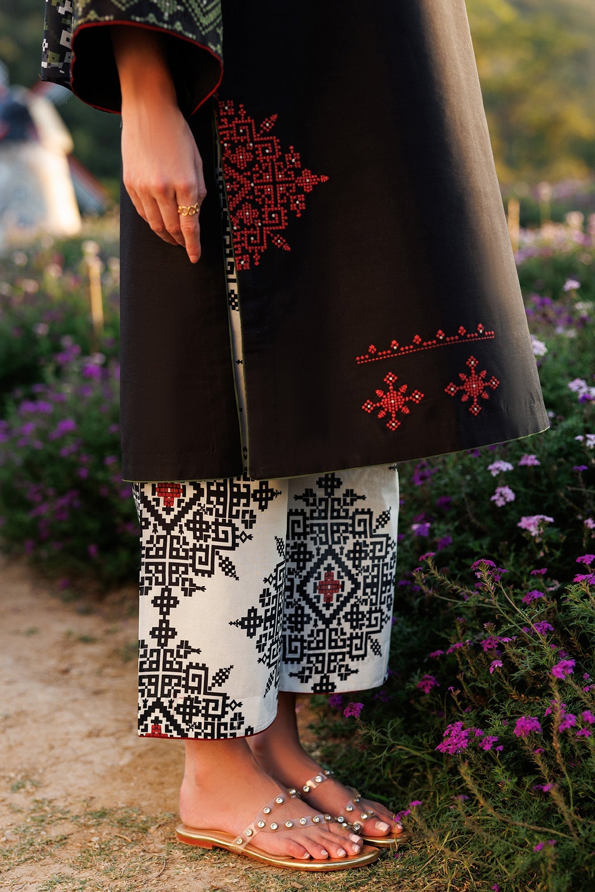 EMBROIDERED LAWN RTW-9301