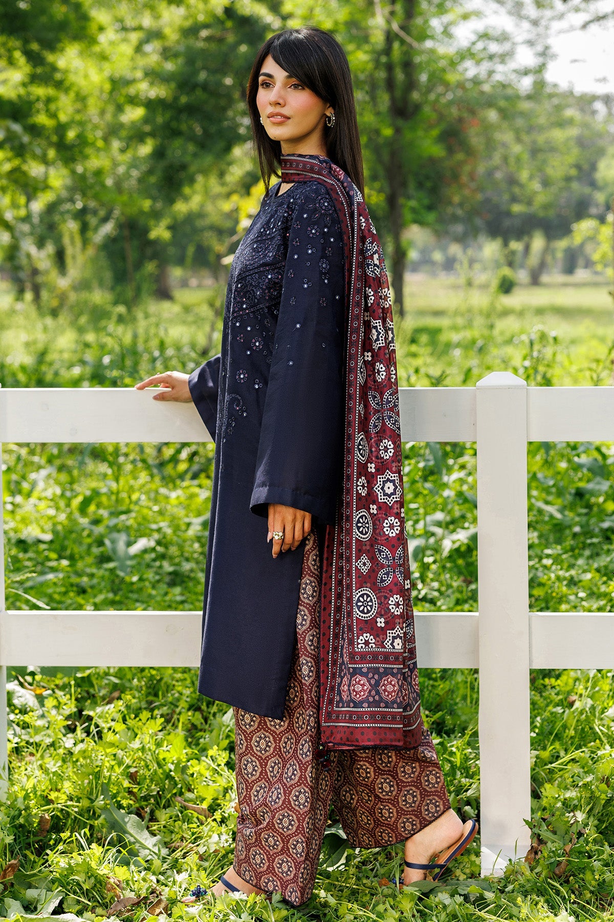 EMBROIDERED LAWN USE-9337