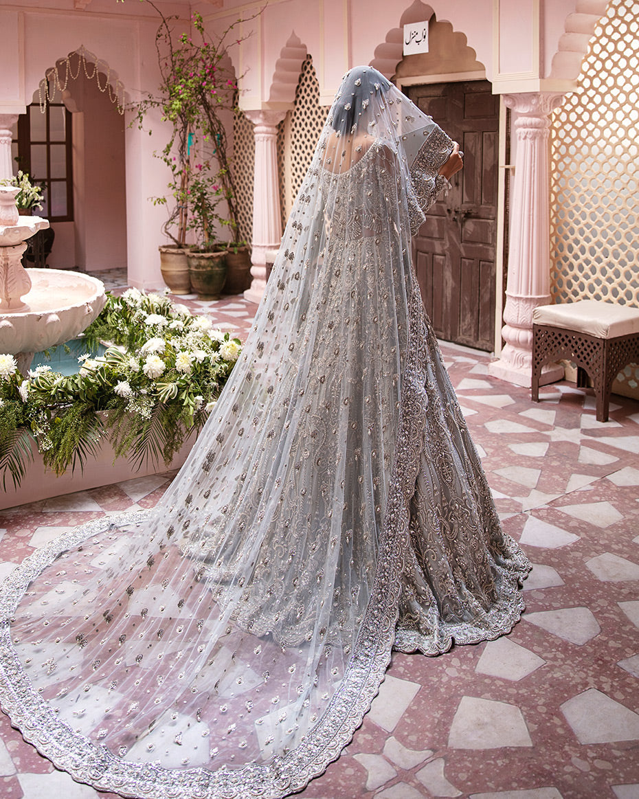 Nur B-09 (Without Veil)