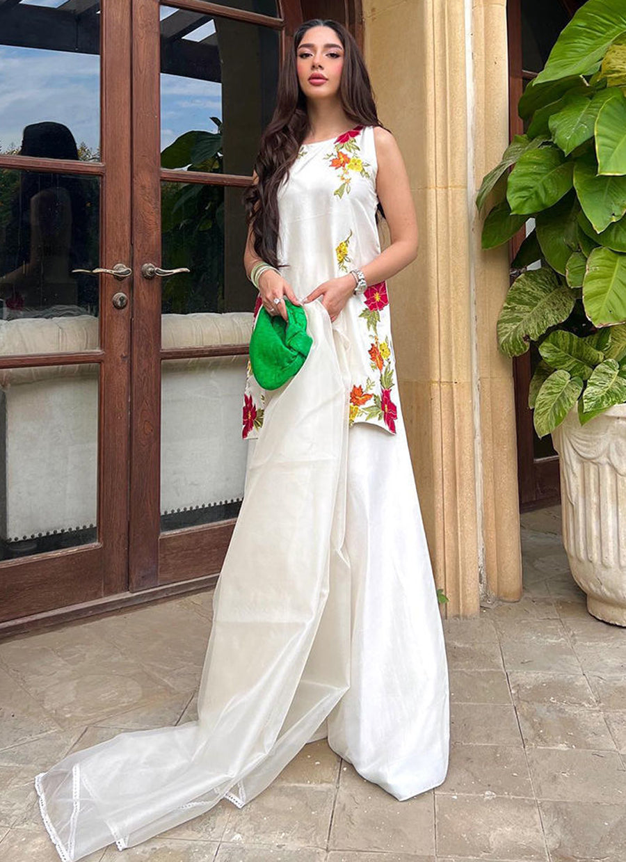 Alyana Shamsi In Juliet Ivory