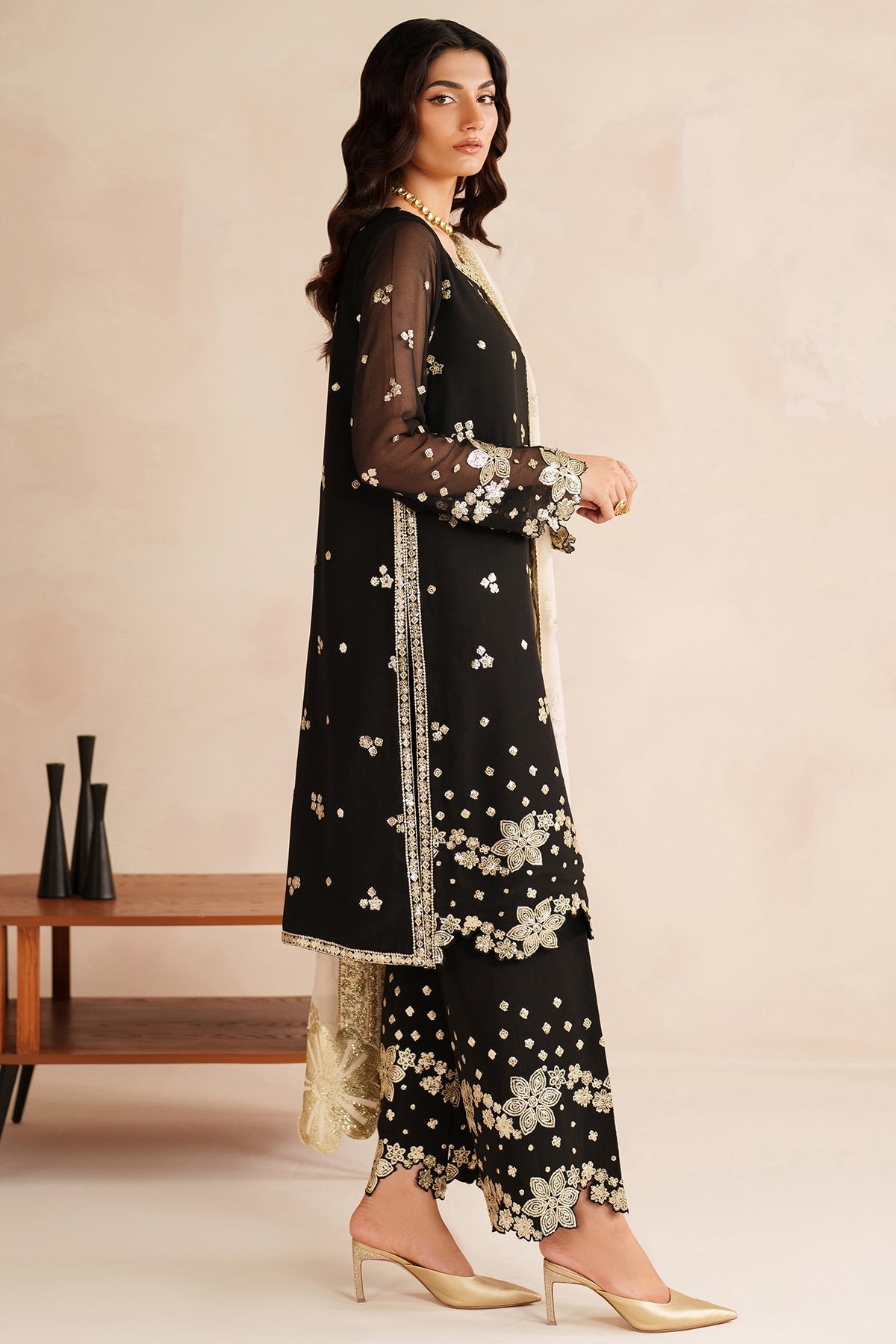 Farasha – Gold Shadow Style